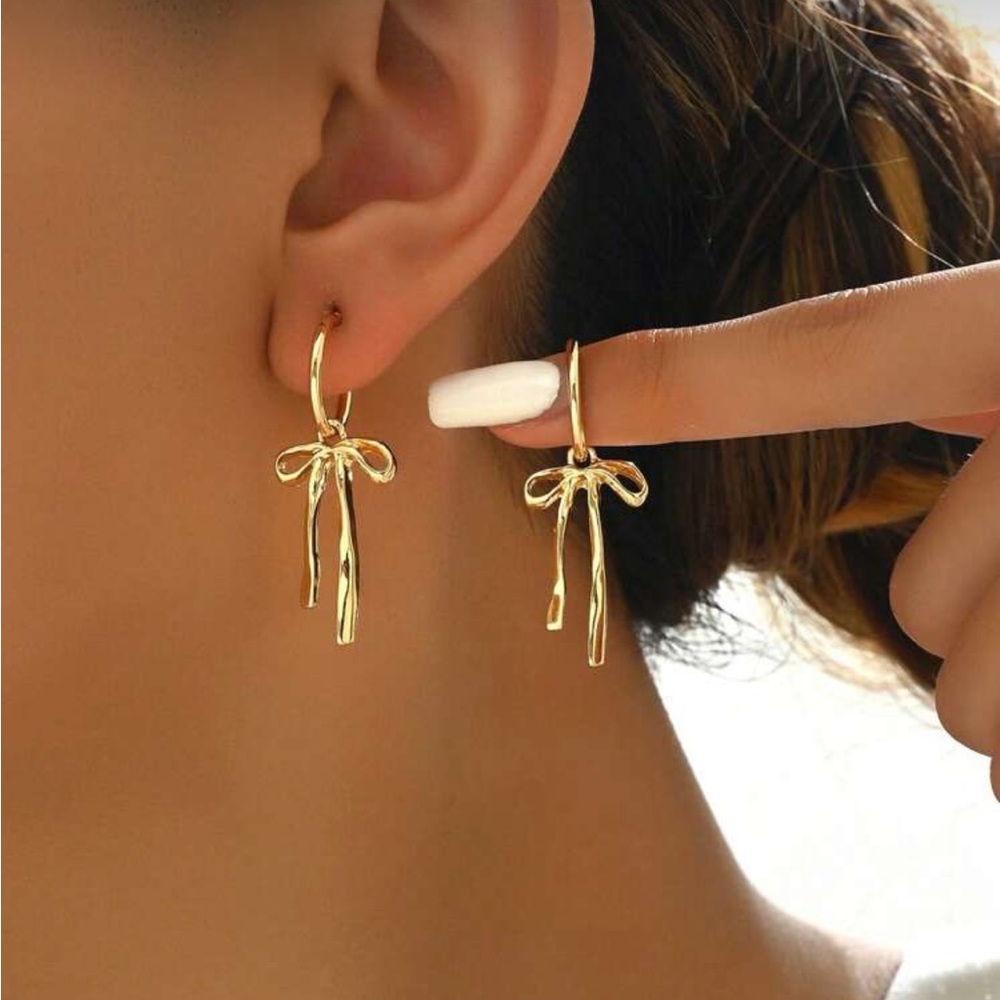 BRAND NEW ⭐️ Fashionable Versatile Bowknot Earrings, Suitable For Daily Wear